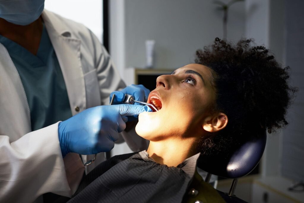 consultation dentiste Tanger examen dentaire patient contrôle caries cabinet dentaire